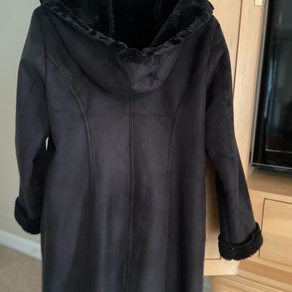 Women’s medium black faux suede/faux fur coat - Picture 2 of 3